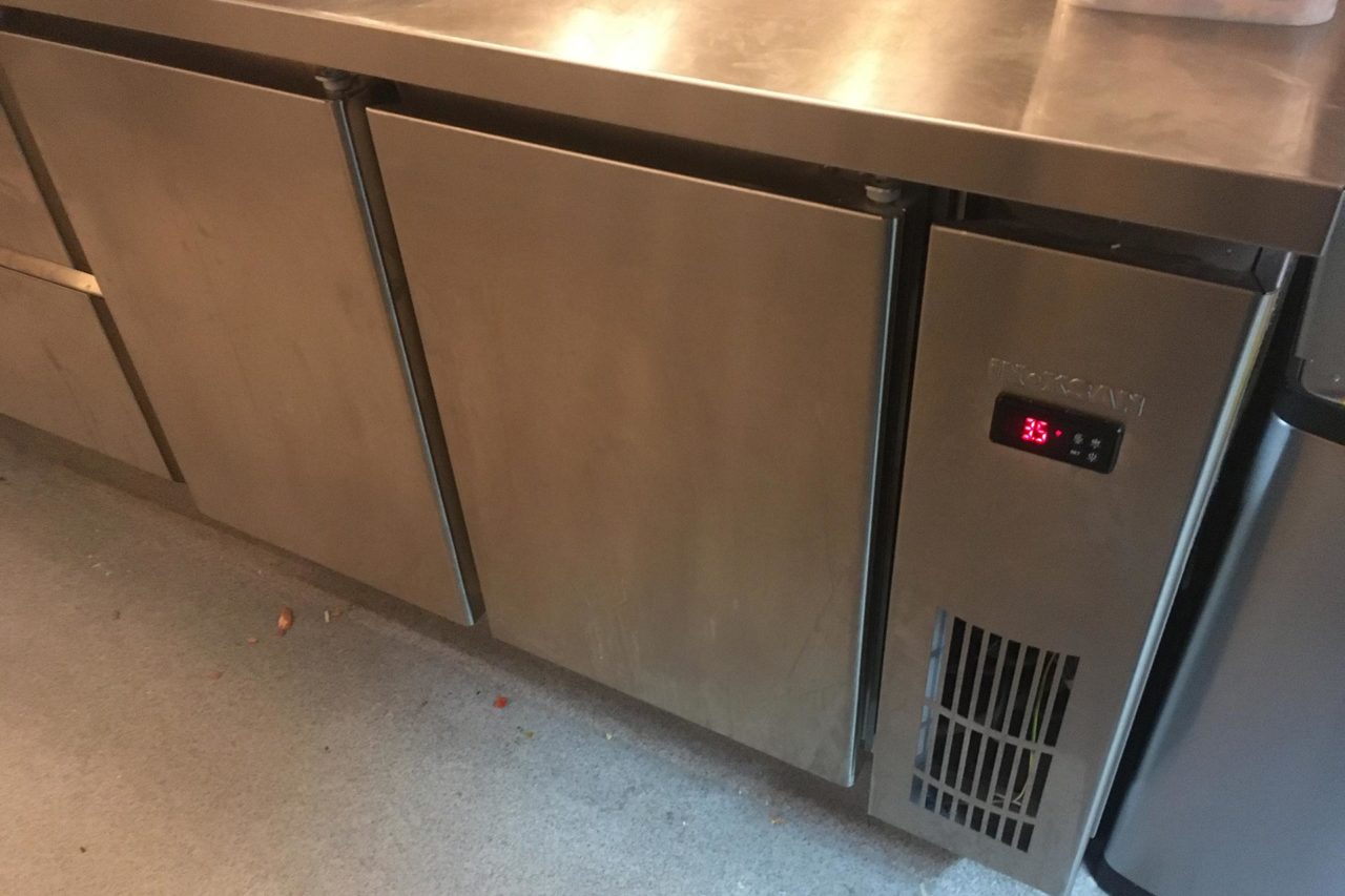 Kuehltisch Rechts Gastronomie Tiefkuehlzelle Kaeltetechnik Ammerland Oldenburg